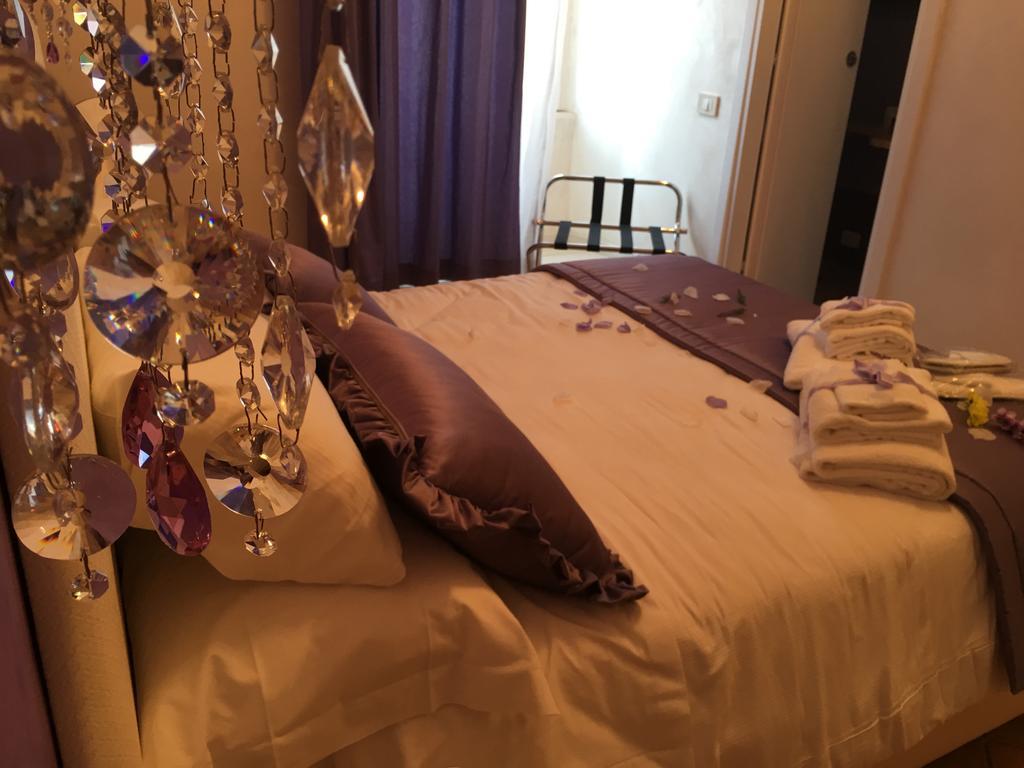 Crystal Rhome روما المظهر الخارجي الصورة