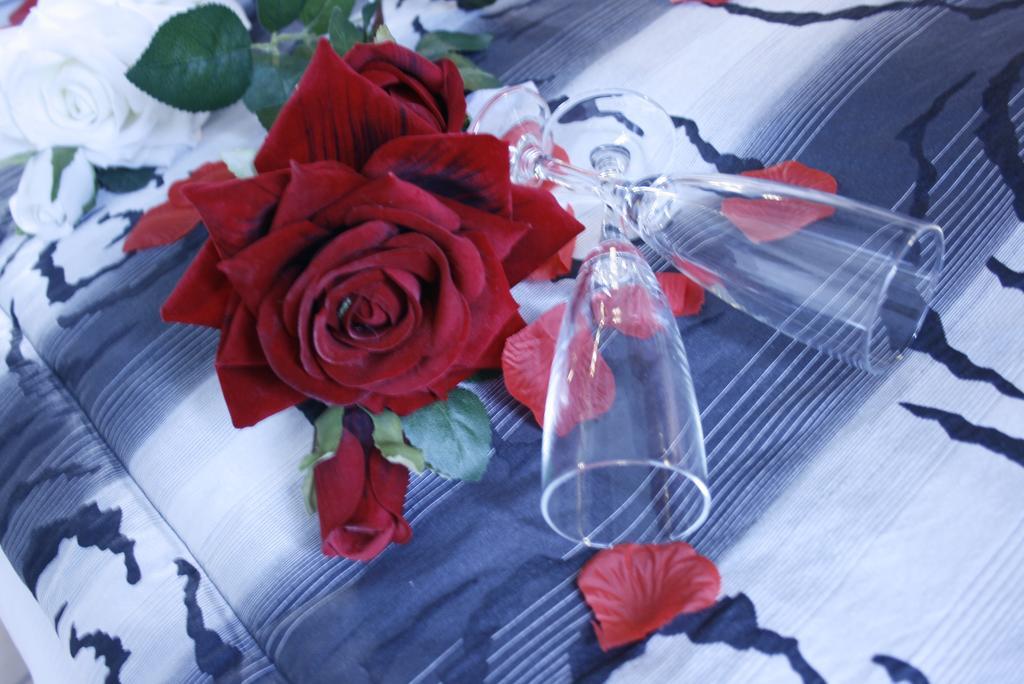Crystal Rhome روما المظهر الخارجي الصورة