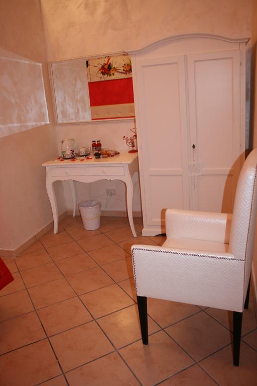 Crystal Rhome روما المظهر الخارجي الصورة